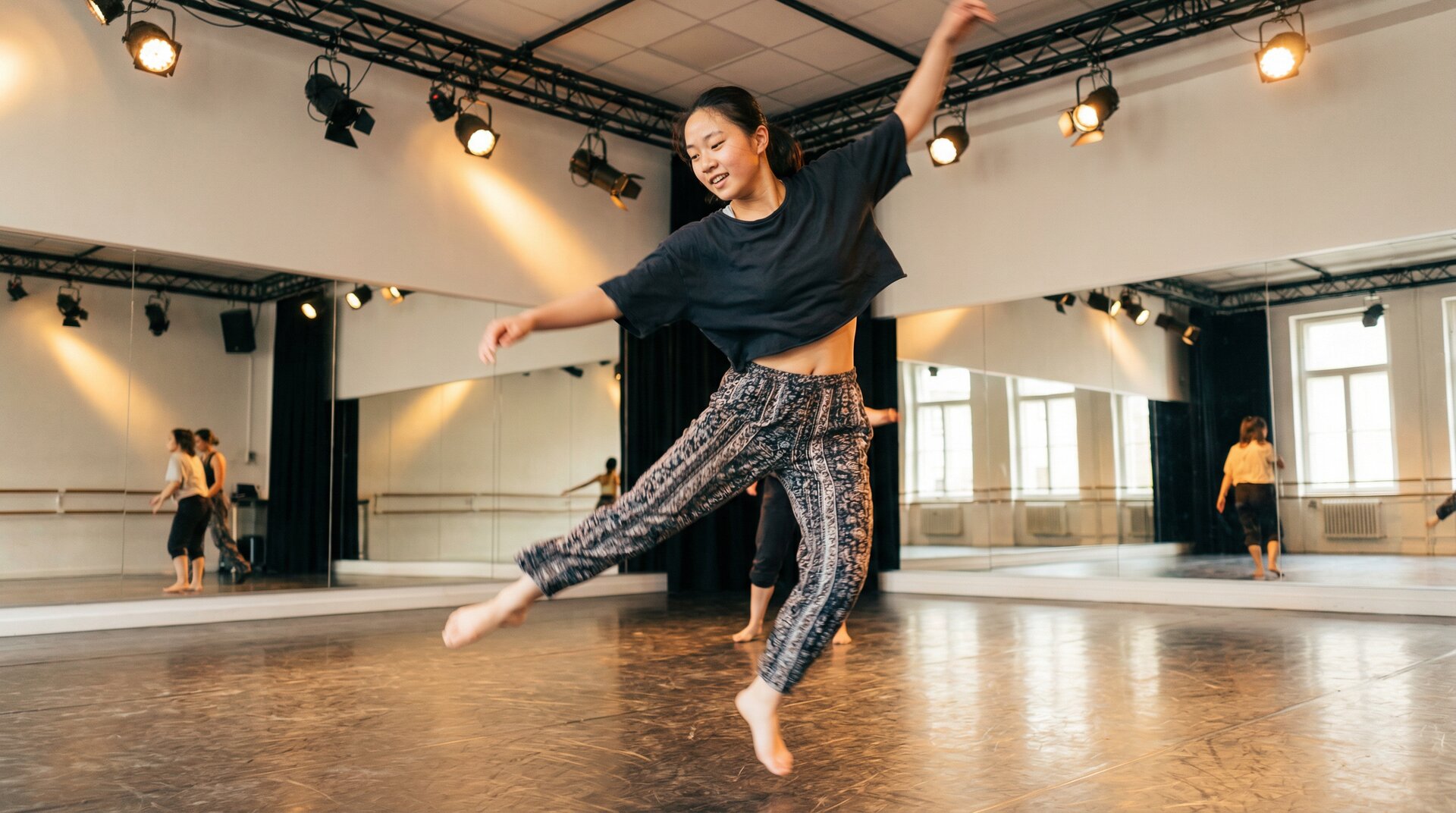 蜜桃视频舞蹈视频